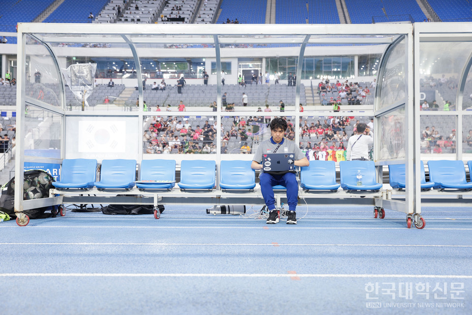 김보찬 대경대 교수가 경기 분석을 하고 있다. (사진=대경대)