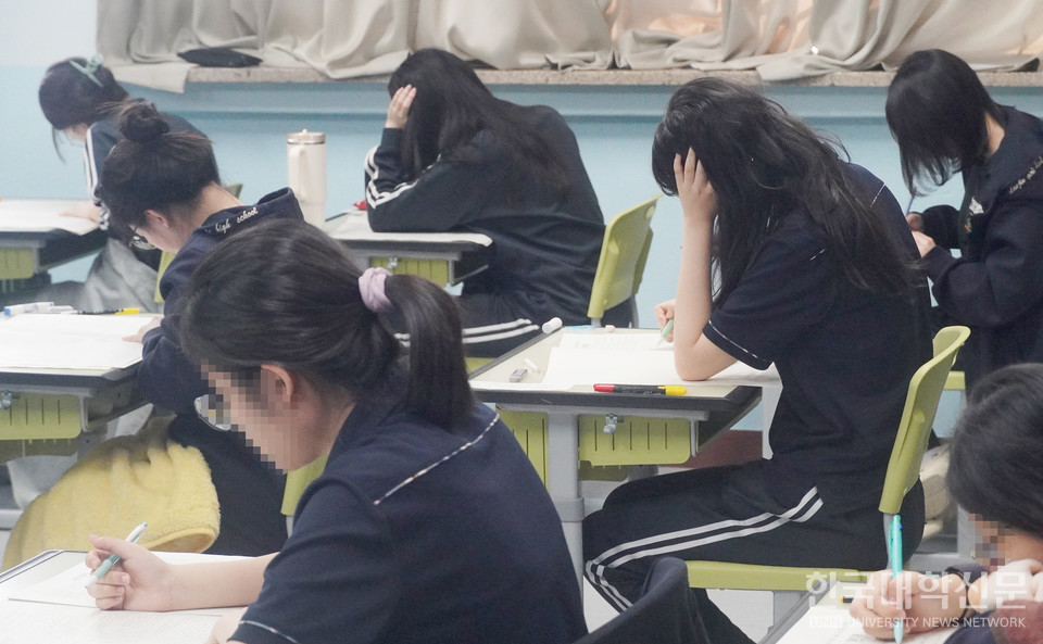 3일 노원구 대진여고에서 '2026학년도 9월 모의평가'를 치르고 있는 학생들. (사진=한명섭 기자)