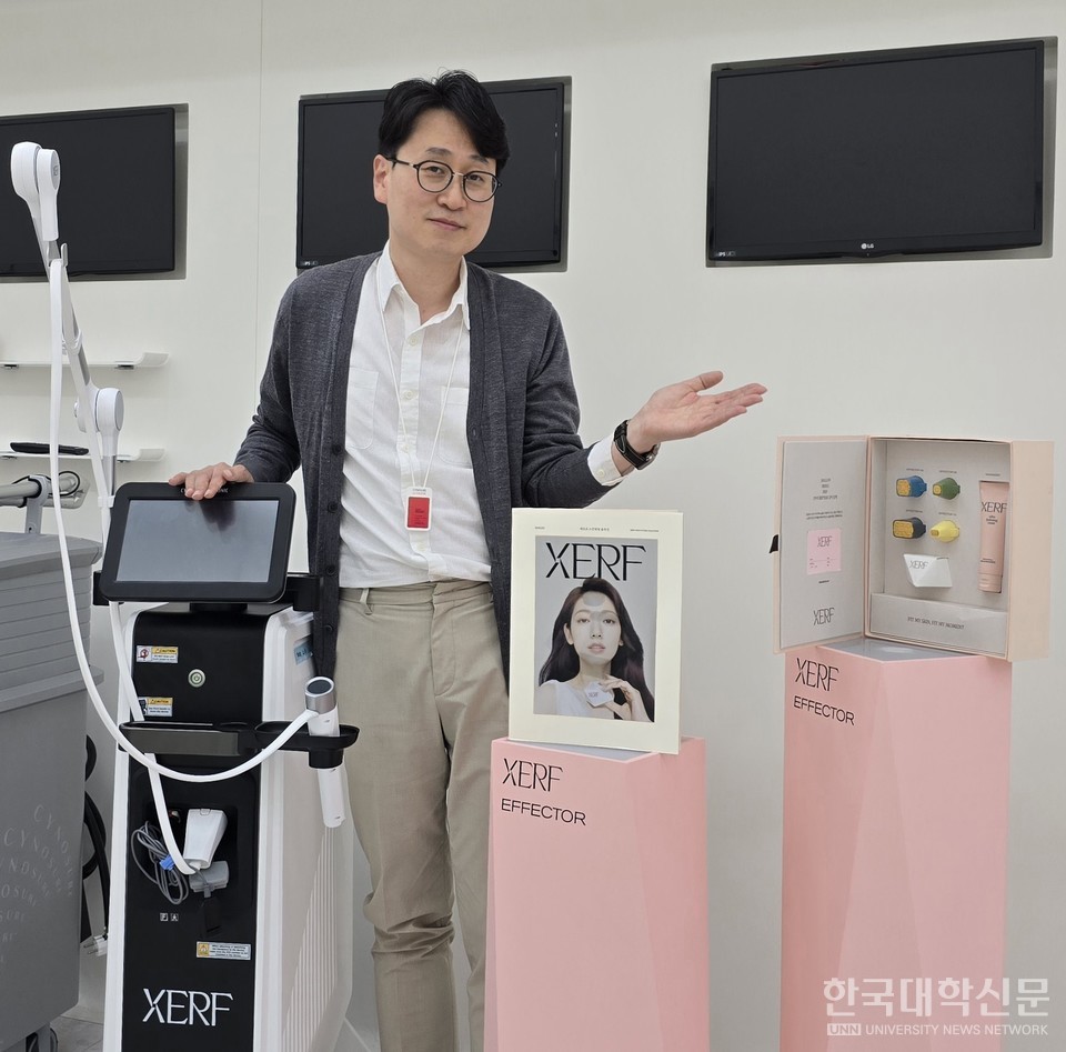 박치대 수석연구원이 지난해 1월 국내 인허가를 받은 범용전기수술기인 ‘세르프(XERF)’에 대해 설명하고 있다. (사진=임연서 기자)