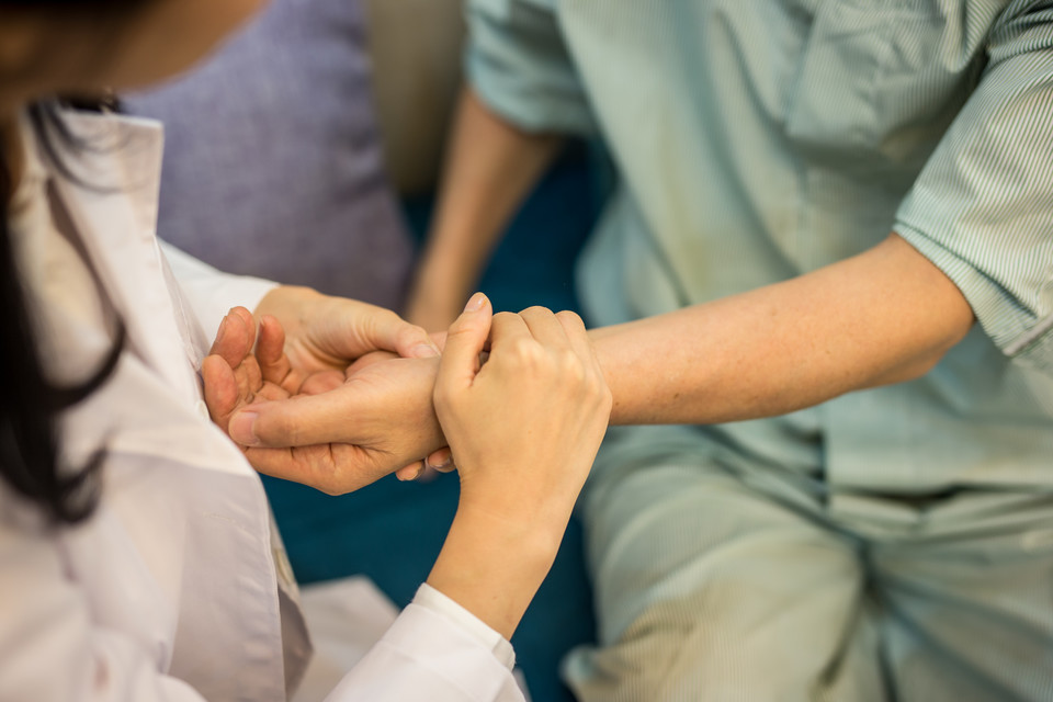 전국 국립대병원 14곳 중 11곳이 장애인 의무고용인원 법령(장애인고용촉진 및 직업재활법)을 위반한 것으로 나타났다. 이에 장애인 의무고용 비율을 지키기 위한 공공기관의 노력이 필요하다는 지적이 나온다. (사진=아이클릭아트)