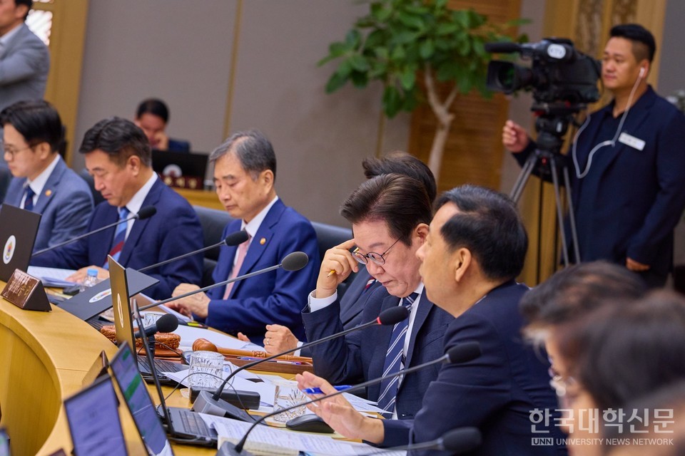 18일 세종에서 국무회의를 진행하는 이재명 대통령 (사진=대통령실)