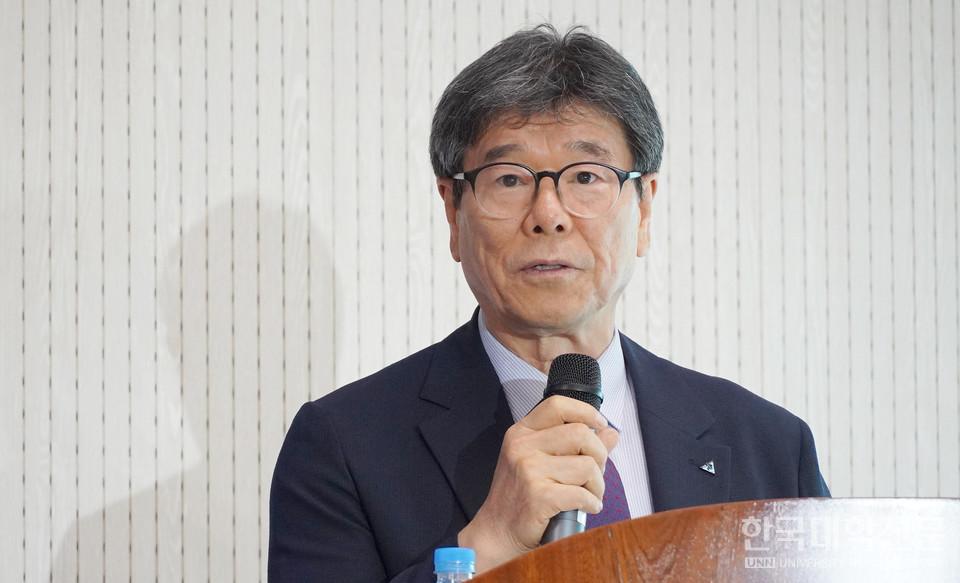 최용섭 한국대학경쟁력연구원장이 축사에서 고등교육 혁신 중요성을 전하고 있다. (사진= 한명섭 기자)
