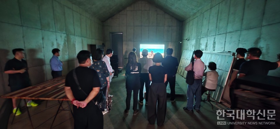 삼육보건대 관계자들이 제주에서 열린 ‘런케이션 보롬왓 프로그램’ 현장에서 영상 체험을 하고 있다.