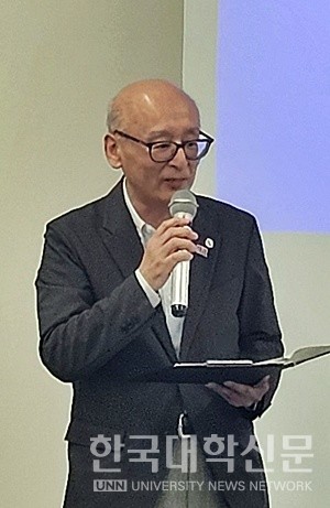 후지모토 이사 겸 부학장이 도쿠시마대학 성과 등에 대해 설명하고 있다. (사진=김영식 기자)