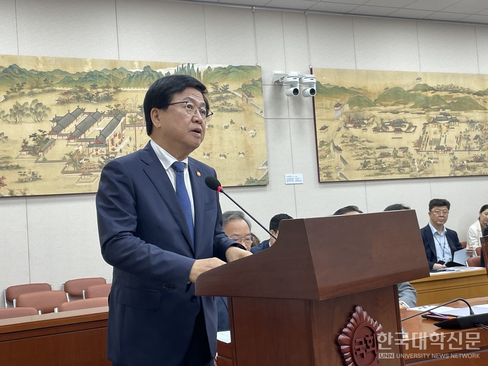 최교진 부총리가 23일 열린 국회 교육위원회 전체회의에서 발언하고 있다. (사진=김소현 기자)