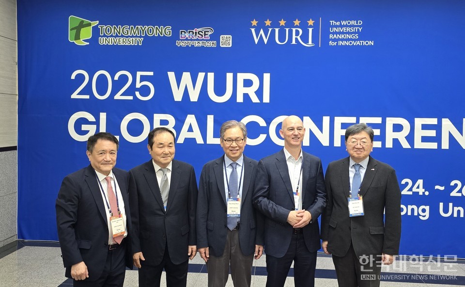 오른쪽부터) 이남식 총장, 마이크 매기 미네르바대학교 총장, 문휘창 국제경쟁력연구원 이사장, 조장연 인도네시아 아시아사이버대(UNSIA) 총장, 조동성 WURI 재단 설립자. / 사진제공=재능대학교