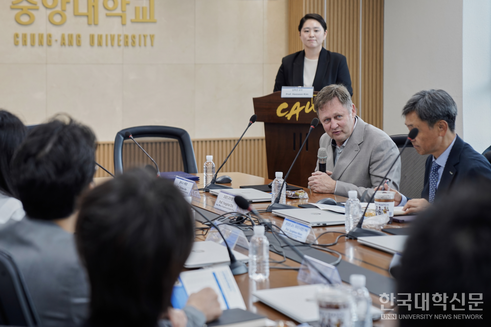 Žilvinas Lilas, vice president of the Cologne University of Media and Arts, Germany, speaks.