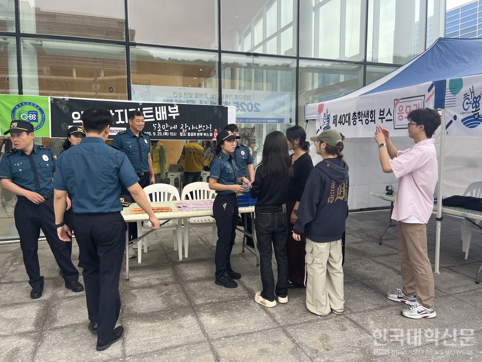 마약의 위험성을 알리는 캠페인 활동.