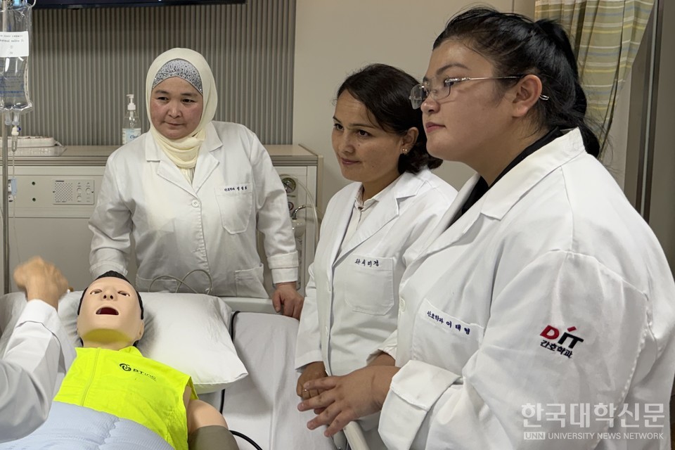 수업을 듣고 있는 왼쪽부터 나시카트(43, 키르기스스탄) 씨, 굴자트(41, 키르기스스탄), 카느케이(24, 키르기스스탄) 씨. (사진= 동의과학대 제공)