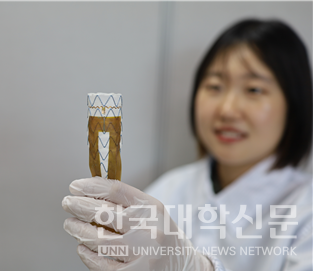 한양대 연구팀이 개발한 스텐트 근위부 부착형 초박막 유연 센서.