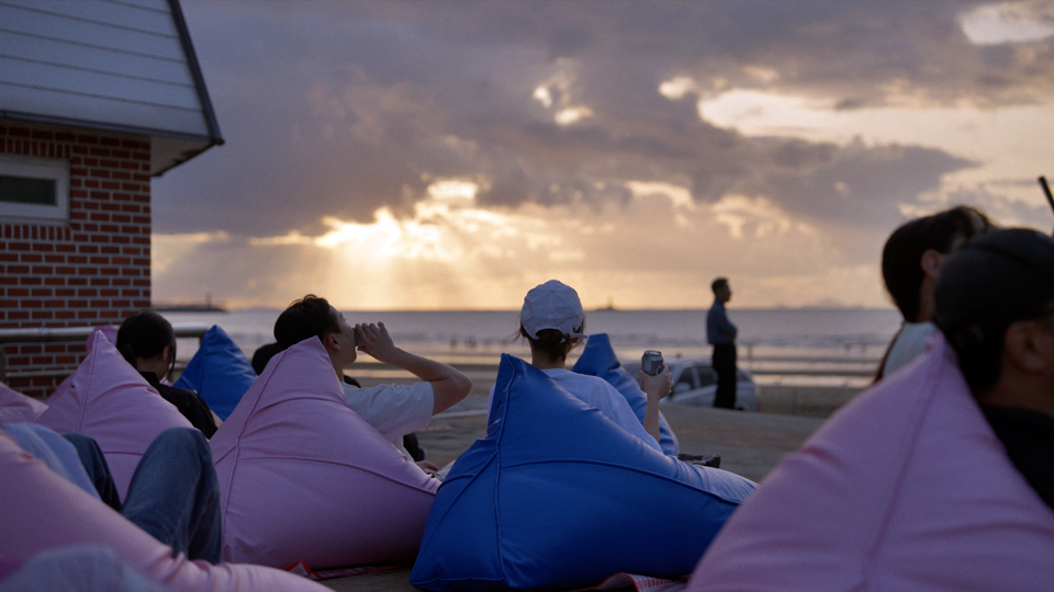 페스타 현장 바다멍존에서 관광객들이 축제를 즐기고 있다. (사진=세한대) 