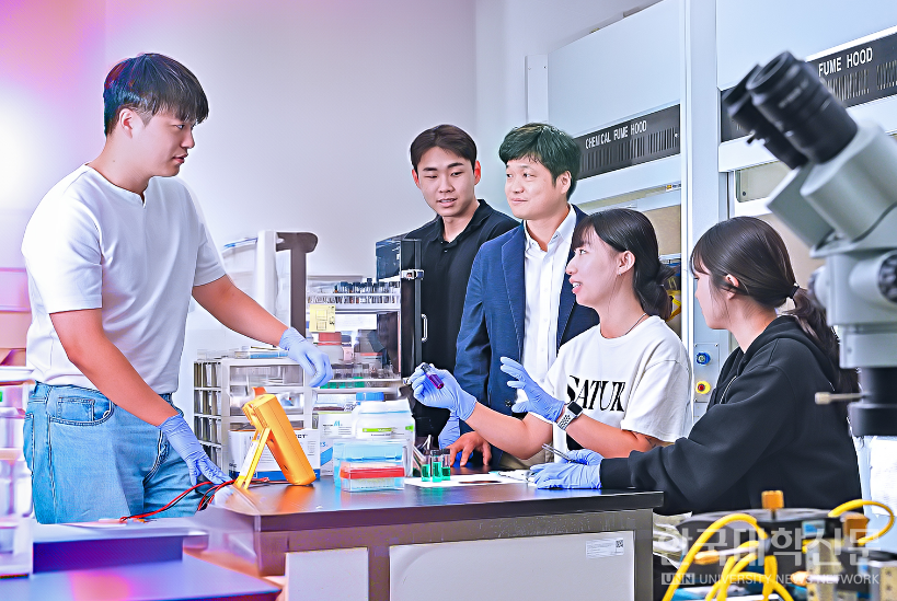 경희대 신소재공학과 강성준 교수가 ㈜유비전랩과 함께 자외선을 감지하는 투명 산화물 반도체 센서를 개발했다.