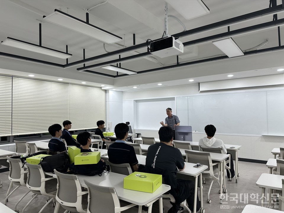 경기과기대와 시흥교육지원청 연계 학과체험 프로그램 진행 모습.