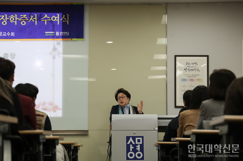 김종희 총장이 축하인사를 하고 있다.