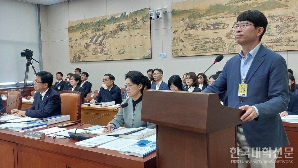 김종영 경희대 교수가 30일 국회 교육위 국정감사 종합감사에 증인으로 출석해 답변하고 있다. (사진=임지연 기자)