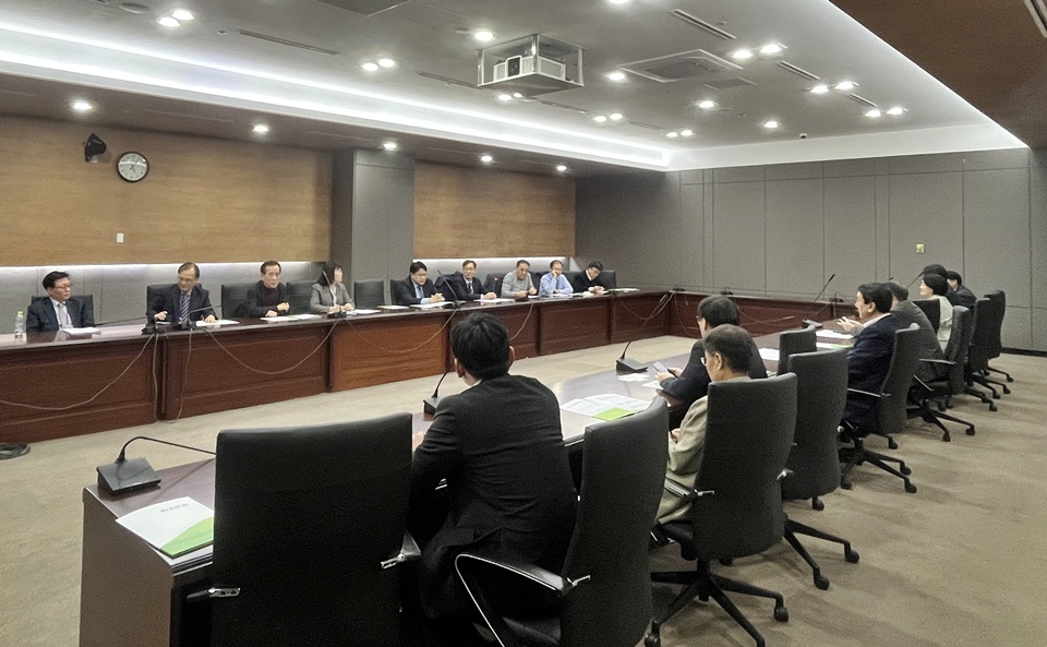 지난 29일 대구 엑스코에서 전국 17곳 라이즈센터 센터장과 한국연구재단, 중앙라이즈센터 관계자가 한 자리에 모인 전국RISE센터협의회 정기회의가 열렸다. (사진=전국RISE센터협의회) 