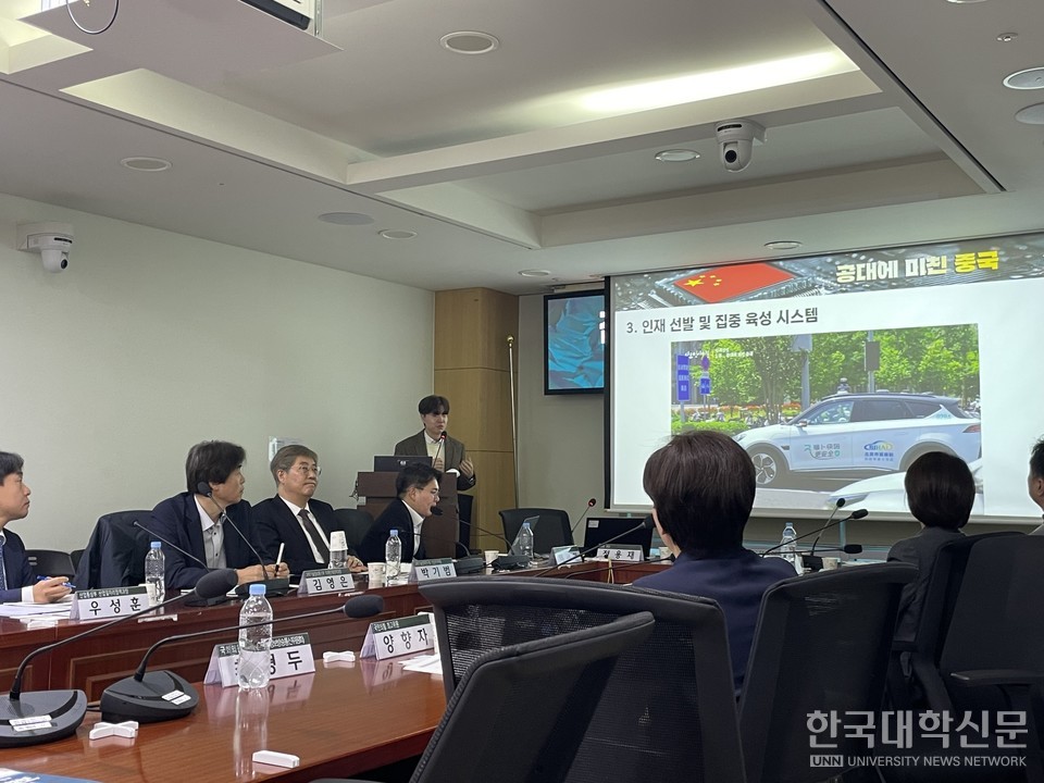 5일 국회 의원회관에서 열린 ‘첨단산업 인재 확보, 대한민국의 길’ 토론회에서 정용재 PD가 발표를 진행하고 있다. (사진=김소현 기자)