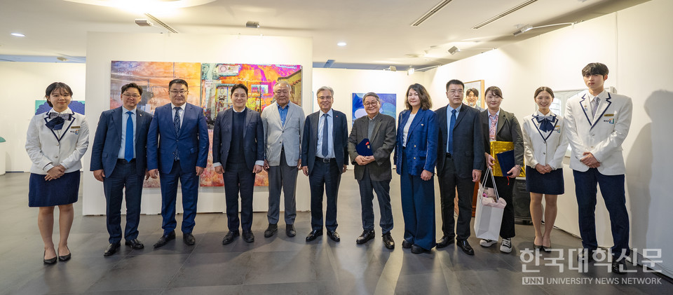 지난 5일 한국, 중국, 몽골 3개국 현대 미술 교류전 개막식.