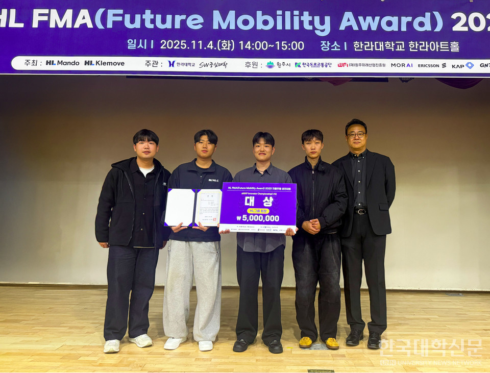 왼쪽부터 차준형, 서민권, 김설빈, 이제호 학생, 권성진 교수