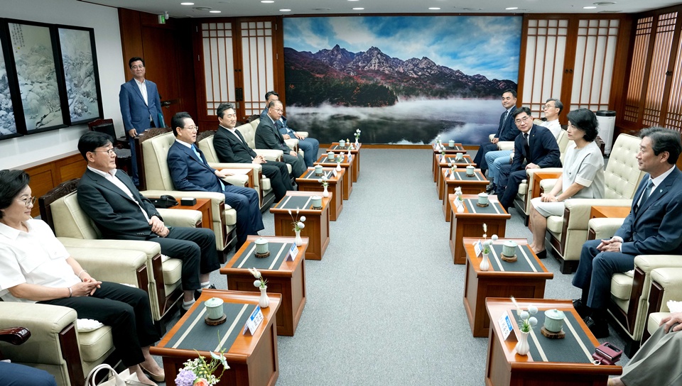 지난 9월 전남RISE 최고 의사결정기구인 전남도RISE위원회가 열리고 있다. (사진=전남도)