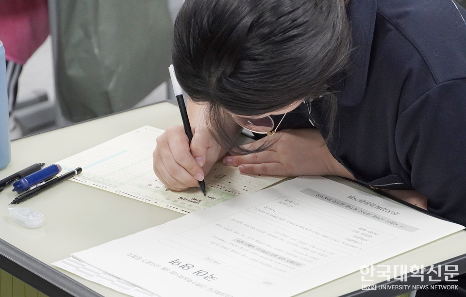 서울 노원구 대진여고에서 3학년 수험생이 2026학년도 수능 9월 모의평가를 치르고 있다. (사진=한국대학신문DB)
