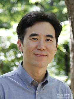 윤정용 아주대 첨단ICT융합대학교학팀장(교육학 박사)