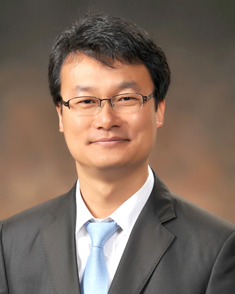 박주식 대학혁신지원사업 부산·울산·경남권협의회장(울산대 기획처장)은 “부울경권역 내 지역 대학들은 제조업 중심의 지역 핵심산업과의 연계성에 기반한 학사구조를 구축하고 현장연계 교육을 실행함으로써 다른 권역과의 차별화를 지속적으로 시도하고 있다”며 “이러한 교육 과정을 통해 학생들은 졸업 전에 다수의 산업현장을 경험할 수 있으며, 이를 통해 현장에 즉시 투입될 수 있을 만큼의 실무 역량을 쌓을 수 있다”고 밝혔다. (사진=대학혁신지원사업 총괄협의회(부산·울산·경남권))