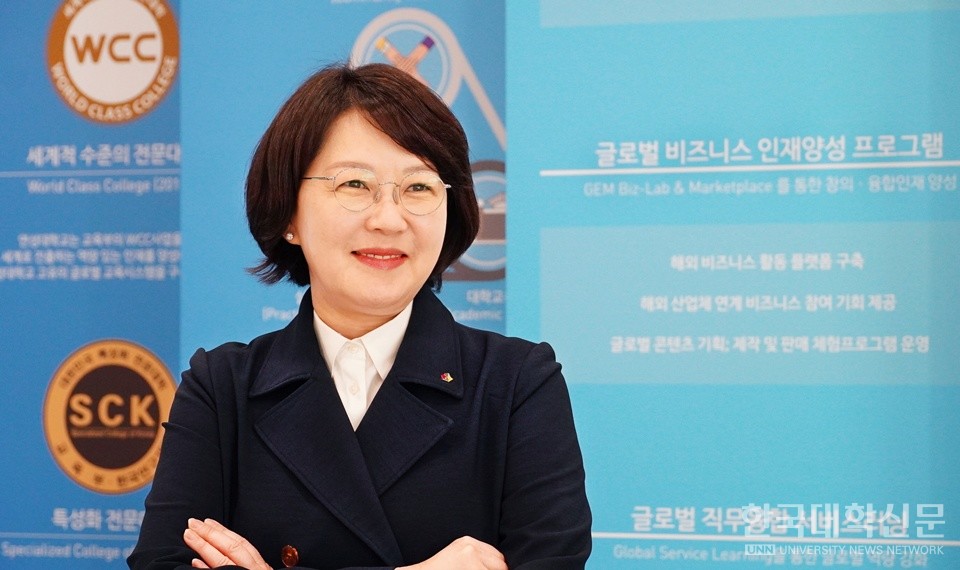 사진3) 권민희 연성대 총장은 본지와 인터뷰에서 지난 8년의 총장 재임기간 단 한해도 평탄한 해는 없었다고 단언했다. 다만 이러한 위기를 극복하고 기회로 승화하는 지혜가 필요하다고 강조한다. (사진=한명섭 기자)