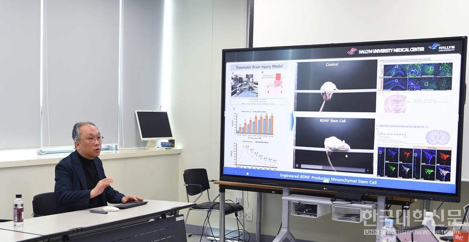 바이오캐비넷에서 바이오렉스, 바이오리브로…우주 의생명공학 연구를 지속적으로 확장할 계획을 설명하고 있는 박찬흠 교수.