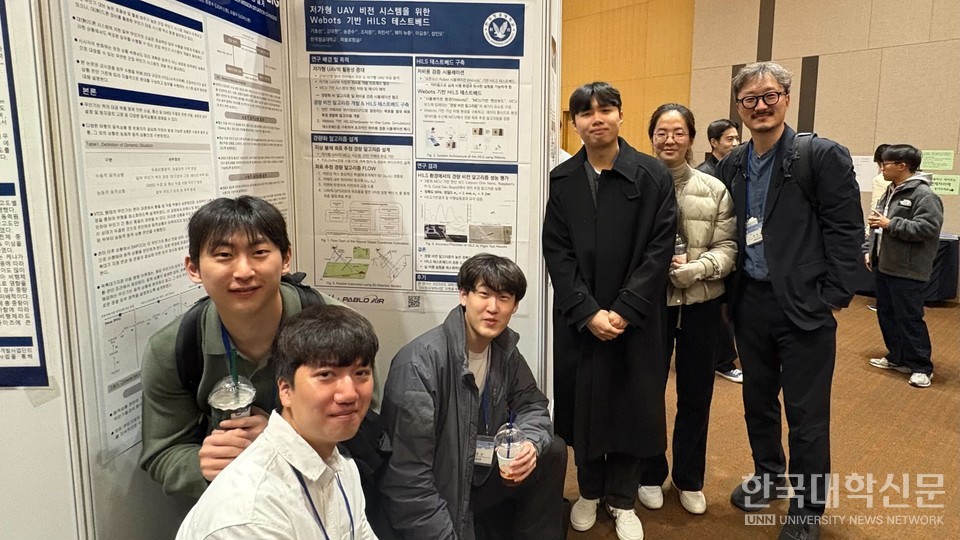 한국항공대 KABLO 팀 학생들과 지도교수인 장인모 교수. 사진 왼쪽부터 차례대로 강대원, 조자운, 송준수, 기호선, 최민서 학생과 장인모 교수.