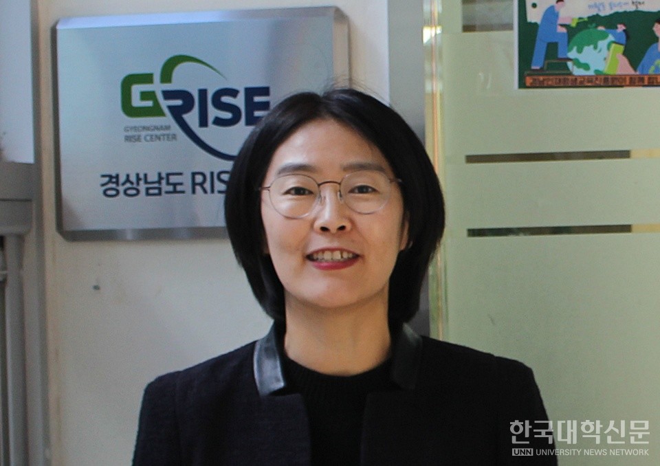 박지현 경남RISE센터장은 최근 본지와 인터뷰에서 지역산업 강점과 연계한 경남형 라이즈 전략에 대해 설명하고 있다. (사진=김영식 기자)