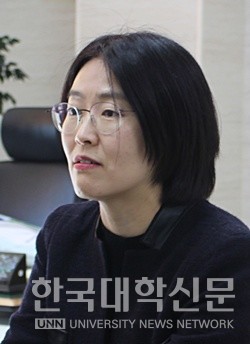 박지현 경남RISE센터장이 본지 기획 '전국 라이즈센터장 릴레이 인터뷰'에 참여해 경남RISE의 차별화 전략에 대해 소개하고 있다. (사진=김영식 기자)