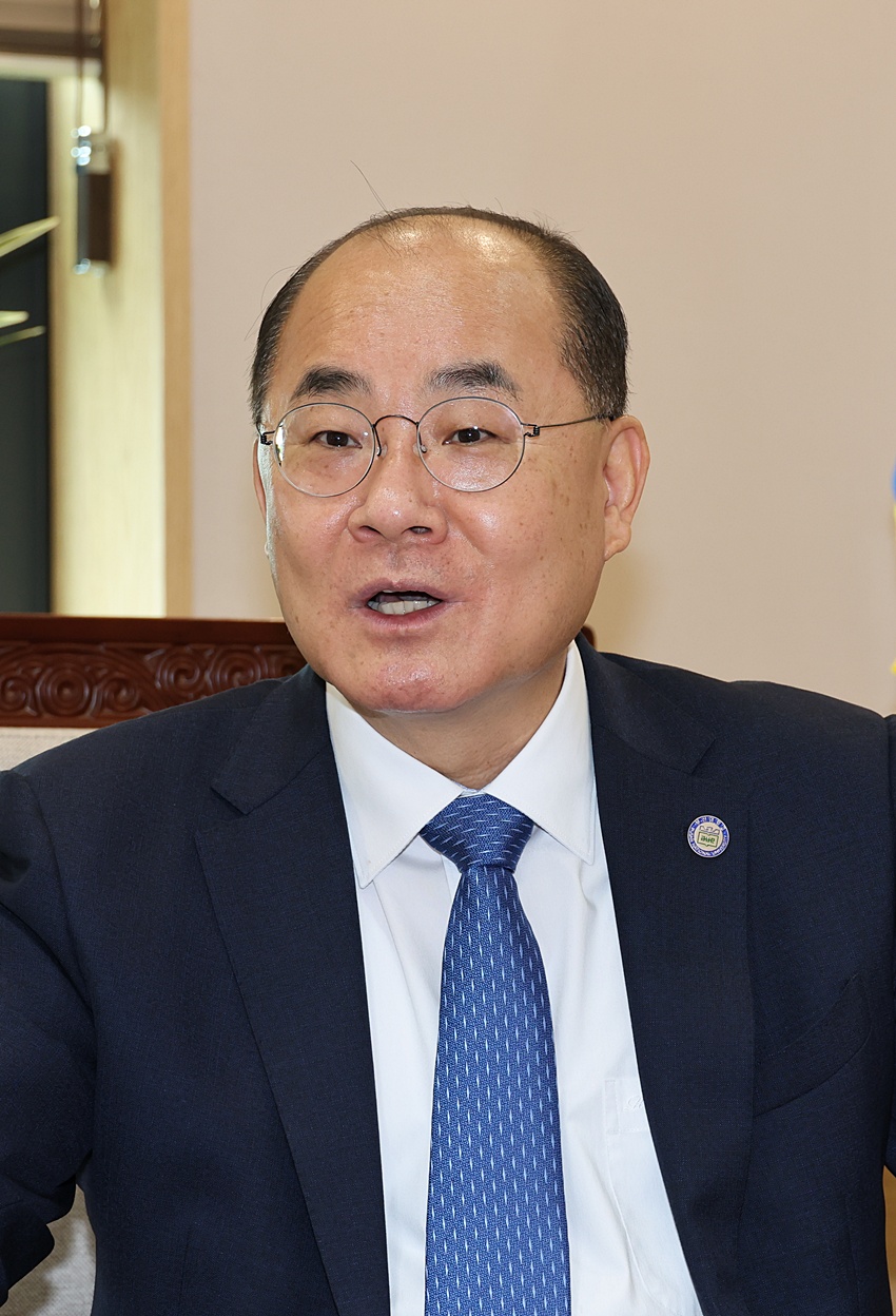최재원 부산대 총장은 이번 인터뷰에서 국가균형발전의 출발점으로 수도권 1극 체제 극복을 위한 다극 체제, 우선적으로 ‘2극 체제’ 구축이 중요하다고 진단했다. (사진=부산대)