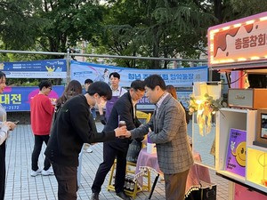 전북대 총동창회 “후배님들! 커피 드시고 열공하세요”
