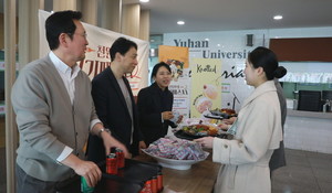 유한대, <b>천원의 아침밥</b>으로 스테이크와 노티드 도넛…'고기페스타 시즌...