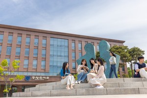 [2026 테마캠퍼스/청주대학교] 교육혁신과 미래산업 특성화로 AI·AX시대... - 뉴스 썸네일 이미지