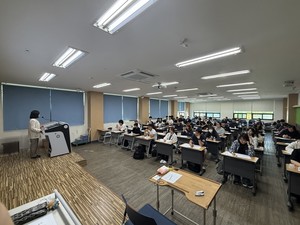 동명대, 제1회 TU 백일장 성료... AI 시대에도 글쓰기 가치 되새겨 - 뉴스 썸네일 이미지